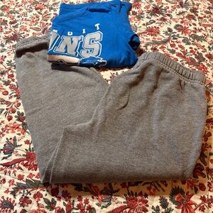 Boys lions tee and pants size sm